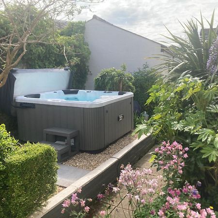 Bryntirion Farmhouse Apartment With Hot Tub Llanfair Caereinion 外观 照片
