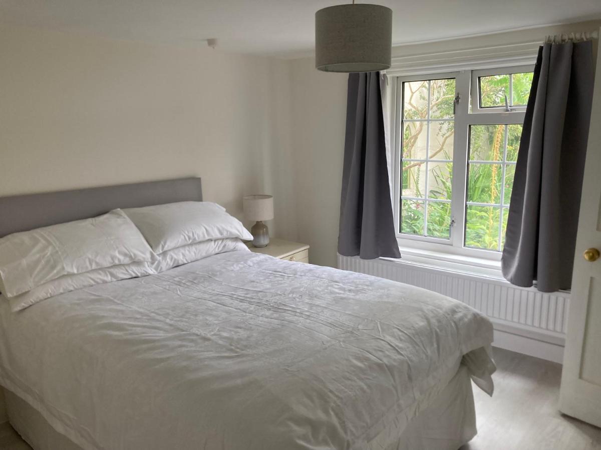 Bryntirion Farmhouse Apartment With Hot Tub Llanfair Caereinion 外观 照片