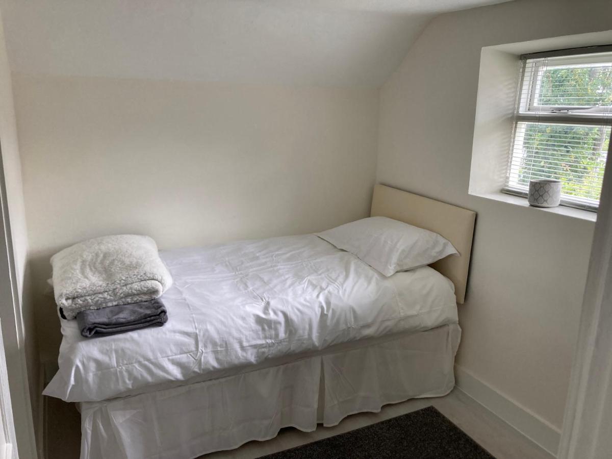 Bryntirion Farmhouse Apartment With Hot Tub Llanfair Caereinion 外观 照片