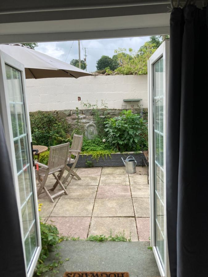 Bryntirion Farmhouse Apartment With Hot Tub Llanfair Caereinion 外观 照片