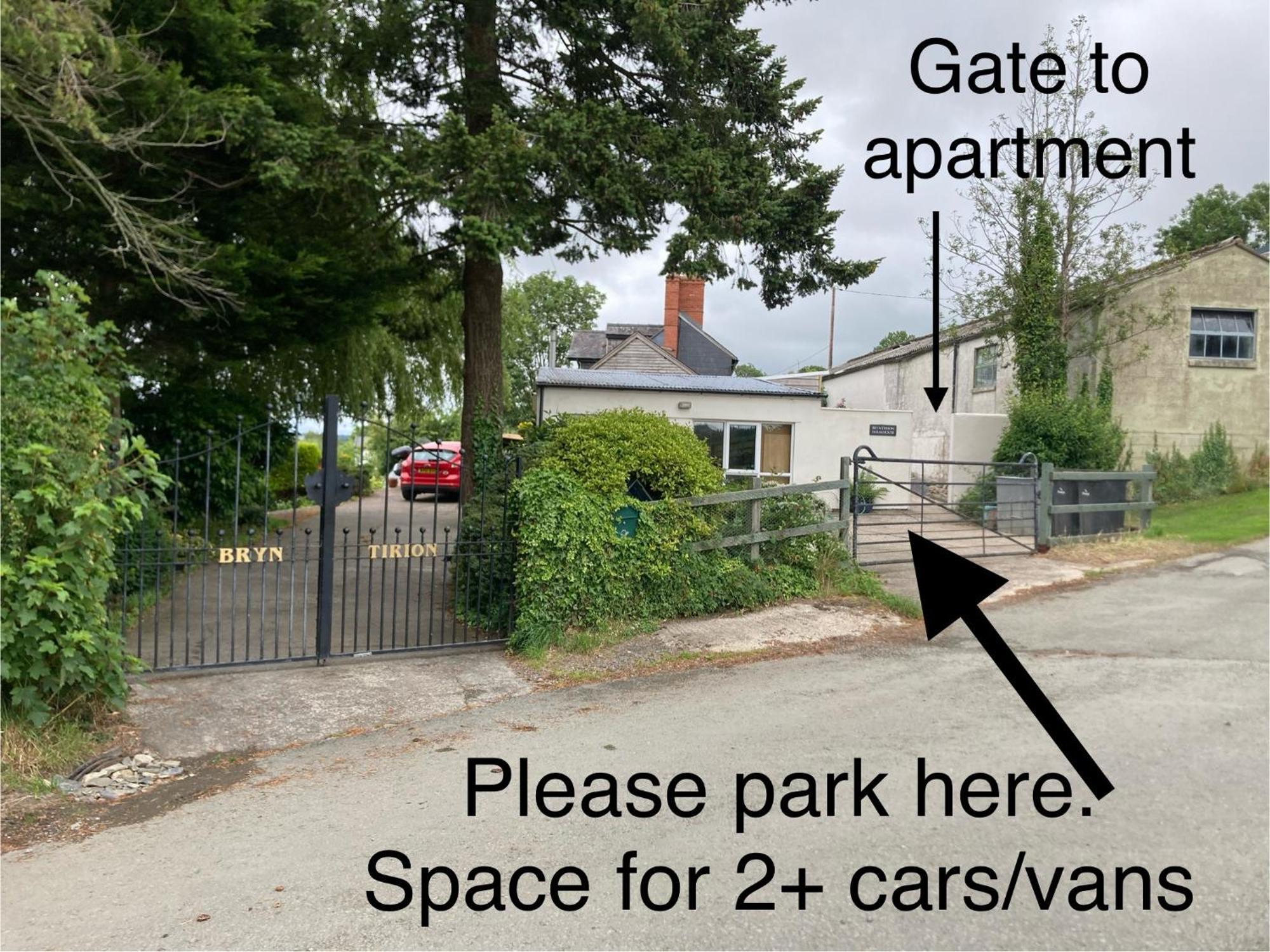 Bryntirion Farmhouse Apartment With Hot Tub Llanfair Caereinion 外观 照片