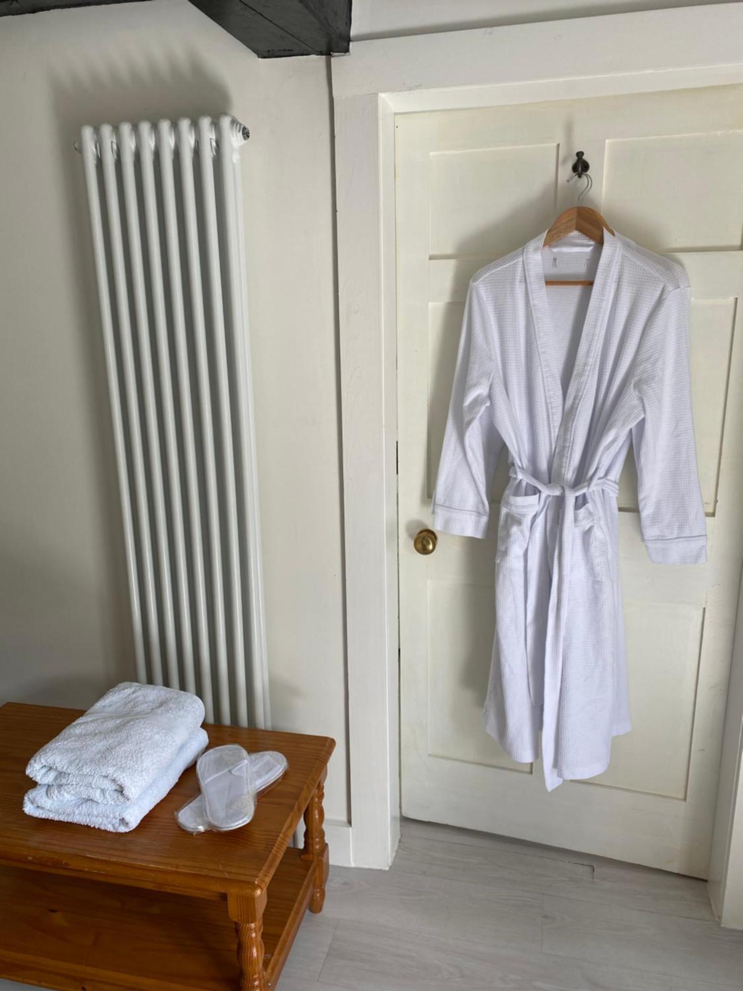 Bryntirion Farmhouse Apartment With Hot Tub Llanfair Caereinion 外观 照片